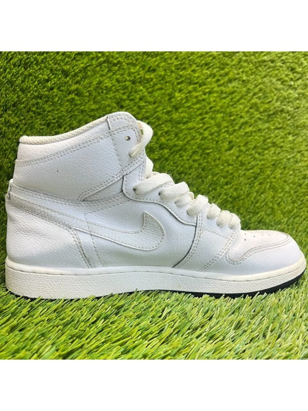 Nike Air Jordan 1 Retro High OG Boys Size 6.5Y White Athletic Shoes Sneakers